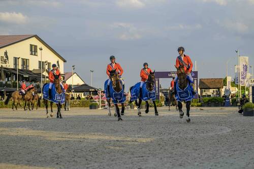Team Belgium takes the win at home, celebrating their victory in a lap of honour, in the first of the region west qualifiers at the LONGINES EEF Nations Cup in Lier on Friday 8 May 2026 © EEF