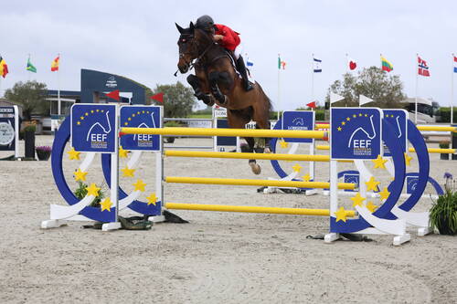 Image: Caroline Rehoff Pedersen and Golden Eye shine with a flawless double clear at the Longines EEF Series in Stutteri Ask today to take the home victory! © EEF/ridehesten