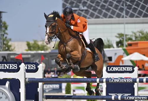 Ruben Romp riding his experienced horse ESI Toulouse at the CSIO3* Budapest (HUN) semi-final of the 2024 Longines EEF Series. © EEF 