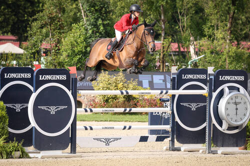 Turkey’s Alessia Arrigo Zazadze with her mount Dawson competing at Scuderia La Caccia under the guidance of Chef d’equipe, Edwin Smits. © EEF