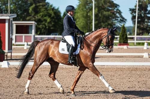 Finish Paralympian Jonna Aaltonen with Laxton For U 