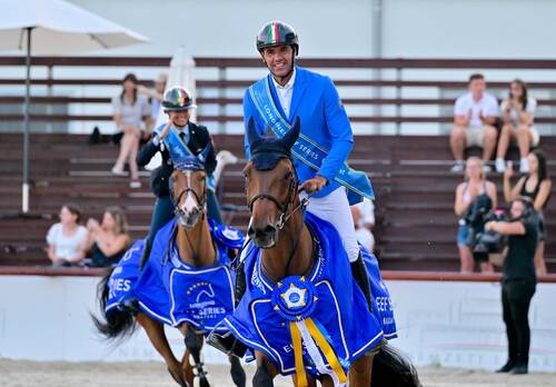 Team Italy victory lap at the Longines EEF Series semi final in Budapest on 27 June 2025. © EEF