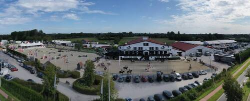 With the installation of solar panels, Azelhof in Lier is now able to host events that are nearly energy-neutral. © Azeolhof Events