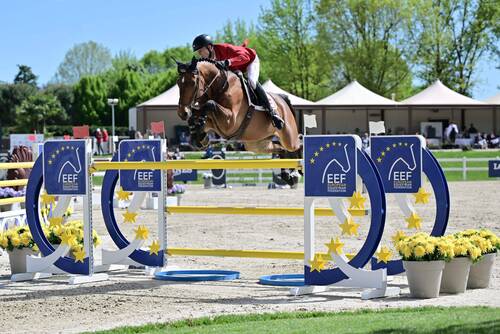Max Kuhner and his mount EIC Daloubet flying high at the Longines EEF Series regional qualifier at Gorla Minore (ITA) on Friday 25 April 2025. © EEF/ sassofotografie