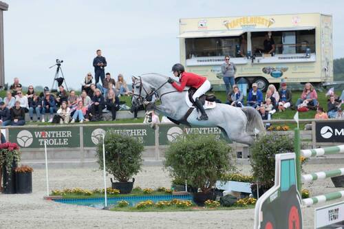 Zascha Nygaard and her mount Cornets Esmeray Ps finish with a double clear at the Longines EEF Series region north qualifier at Stutteri Ask on Friday 22 May 2026. © EEF