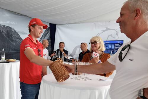 Swiss chef d’equipe Peter van der Waaij draws the number one for Team Switzerland in the starting order for the 2026 Longines EEF Series Final. © EEF